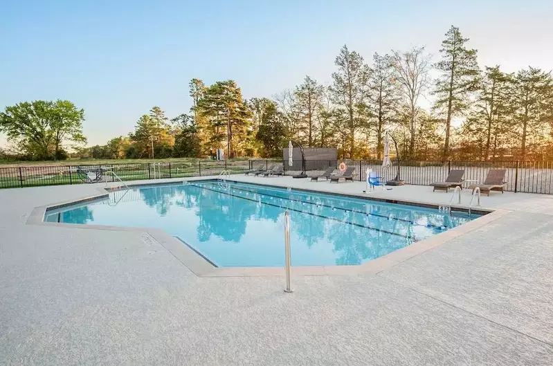 outdoor pool at twin lakes resort in mt pleasant tx